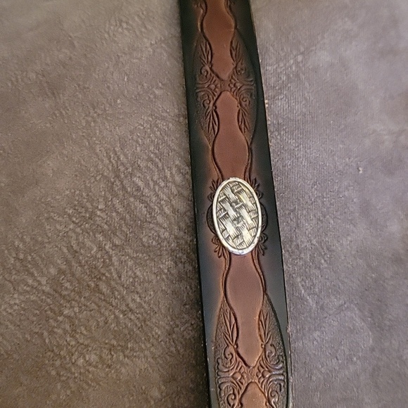 Vtg RED LEATHER 1996 Floral Tooled Basket Weave Concho Leather Belt main image 9